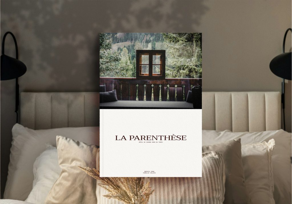 création du logo et de la charte graphique de l'hôtel de charme La Parenthèse, situé à La Clusaz en Haute-Savoie.