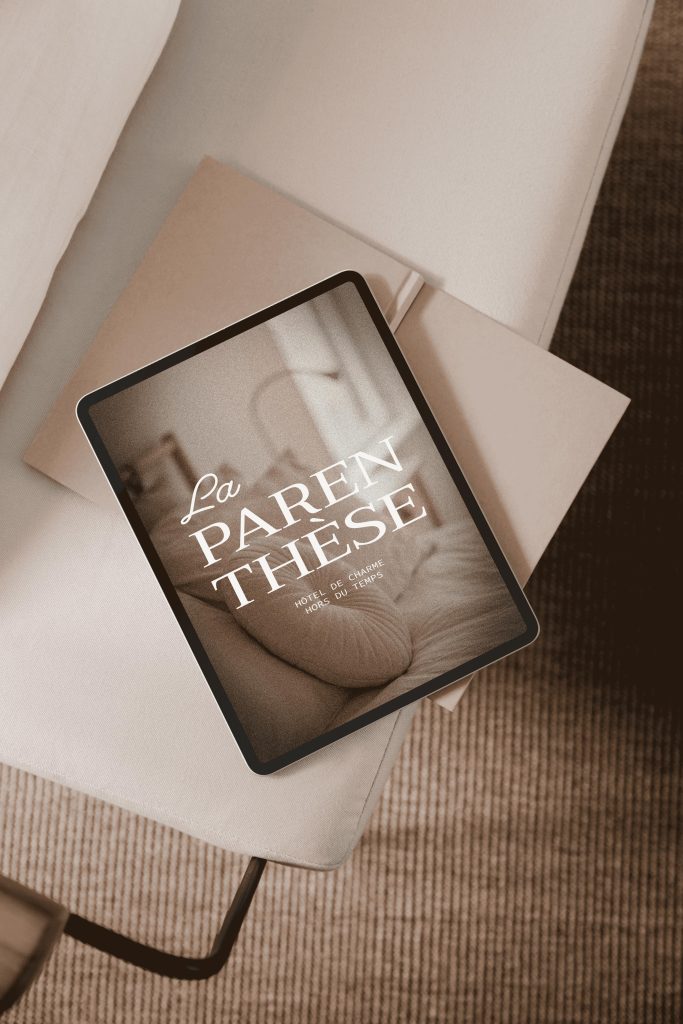 le logo de l'hôtel La Parenthèse adapté pour un format tablette