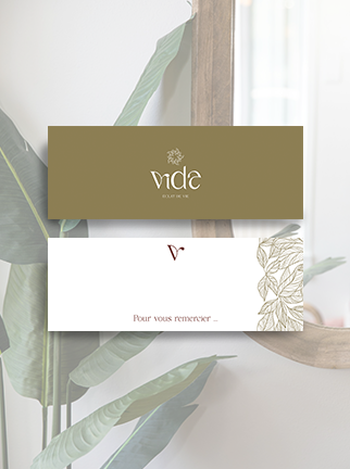 Une création d'identité de marque passe ensuite par sa déclinaison sur vos supports de communication. Ici, l'exemple d'une carte d'invitation.