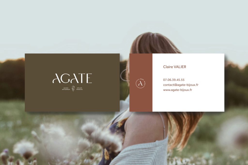 l'identité visuelle de la marque de bijoux Agate est déclinée sur les cartes de visite. Sobriété et élégance sont au rendez-vous.
