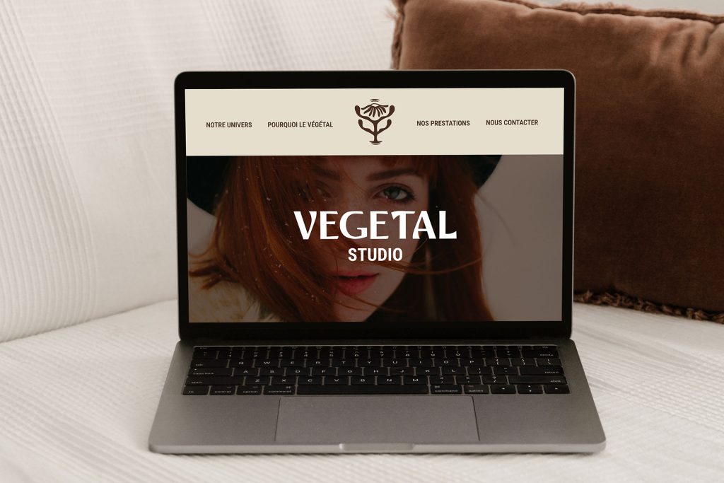 Création de la page d'accueil du site internet de la marque avec une direction artistique respectée.